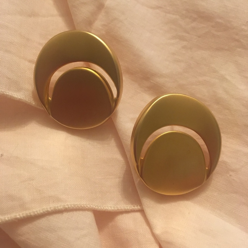 VTG Geometric Circle Gold Tone Earrings w/cutout